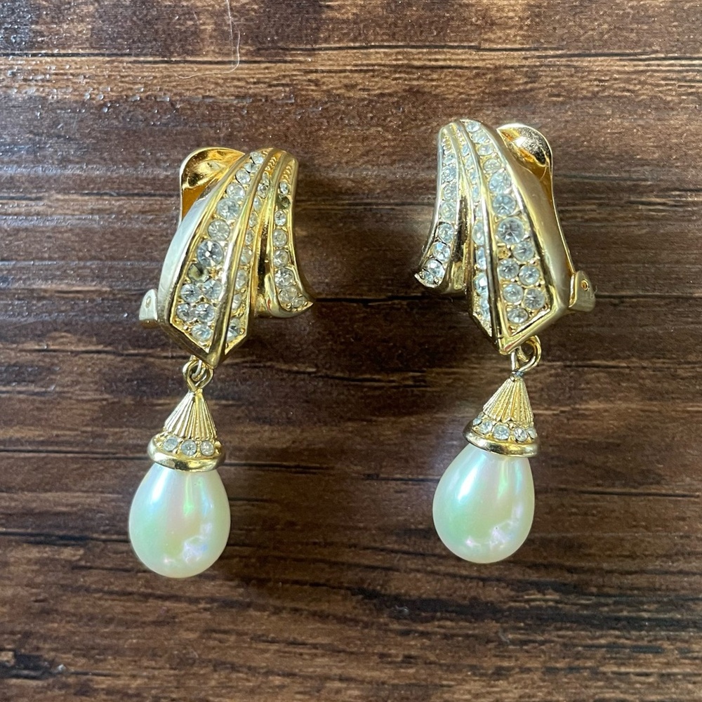 CHRISTIAN DIOR Vintage Teardrop Pearl earrings - Picture 2 of 4